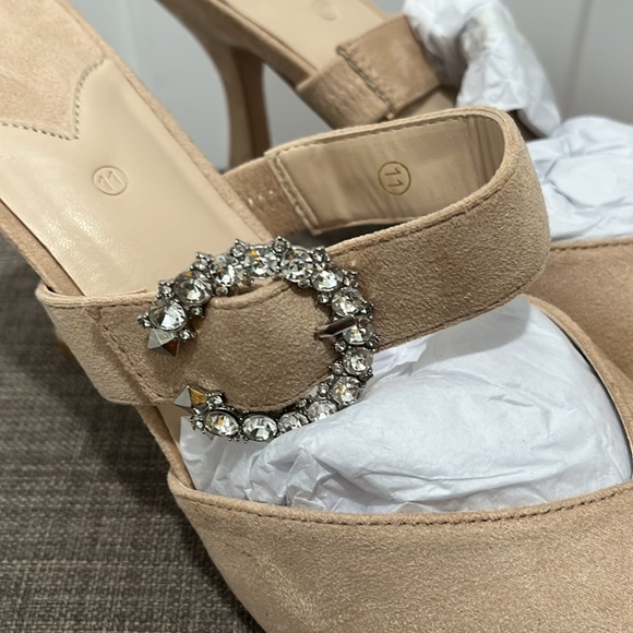 Beige heels with strap - Picture 4 of 6